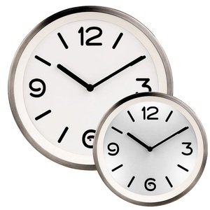 St. Leonhard, St. Leonhard Edelstahl-Quarz-Wanduhr mit Zifferblatt-Beleuchtung und Lichtsensor, Edelstahl-Quarz-Wanduhr mit Zifferblatt-Beleuchtung und Lichtsensor