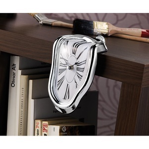 St. Leonhard, St. Leonhard Originelle Regal-Uhr mit kunstvollem Surrealismus-Design, Originelle Regal-Uhr mit kunstvollem Surrealismus-Design