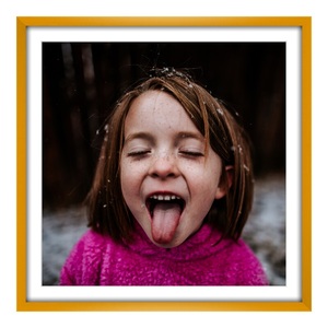 myposter, Poster im Bilderrahmen Holz in gelb quadratisch im Format 23 x 23 cm, 