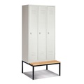 C+P Garderobenschrank Classic mit untergebauter Sitzbank aus Holz, 3 Abteile à 400 mm, Zylinderschloss
