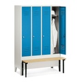 C+P Garderobenschrank Classic mit vorgebauter Sitzbank aus Kunststoff, 4 Abteile à 300 mm, Drehriegelverschluss