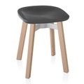 SU Small Stool Hocker, Sitz polyethylen, charcoal, Gestell holz, natural