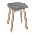 SU Small Stool Hocker, Sitz beton, Gestell holz, natural