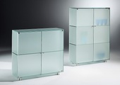 Dreieck Design, Dreieck Design SHINE Vitrinen + Regale