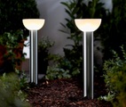 2 LED-Solarleuchten