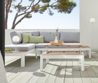 Lounge-Ecke mit höhenverstellbarem Couchtisch