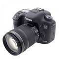 EOS 7D Mark II mit EF-S 18-135 IS STM