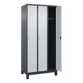 C+P Spind Classic PLUS, Füsse, 3 Abteile, HxBxT 1.950 x 900 x 500 mm, anthrazitgrau, lichtgrau, Zylinderschloss, ohne Mitteltrennwand