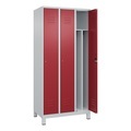 C+P Spind Classic PLUS, Füsse, 3 Abteile, HxBxT 1.950 x 900 x 500 mm, lichtgrau, rubinrot, Zylinderschloss, mit Mitteltrennwand