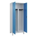 C+P PSA Doppel-Spind Classic PLUS, Füsse, 2 Abteile, HxBxT 1.950 x 800 x 500 mm, lichtgrau, lichtblau, Zylinderschloss