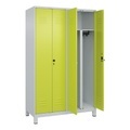 C+P PSA Doppel-Spind Classic PLUS, Füsse, 4 Abteile, HxBxT 1.950 x 1.200 x 500 mm, lichtgrau, clowngrün, für Vorhängeschloss
