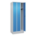 C+P Spind Classic PLUS, Sockel, 3 Abteile, HxBxT 1.950 x 750 x 500 mm, lichtgrau, lichtblau, Zylinderschloss, ohne Mitteltrennwand