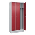 C+P Spind Classic PLUS, Sockel, 3 Abteile, HxBxT 1.950 x 900 x 500 mm, lichtgrau, rubinrot, Zylinderschloss, mit Mitteltrennwand