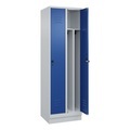 C+P Spind Classic PLUS, 2 Abteile, lichtgrau / enzianblau, B 600 mm, mit Bodensockel, Drehriegel, Trennwand mittig