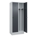 C+P Spind Classic PLUS, 2 Abteile, lichtgrau / grau, B 800 mm, mit Bodensockel, Drehriegel, Trennwand mittig