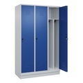 C+P Spind Classic PLUS, 3 Abteile, lichtgrau / enzianblau, B 1200 mm, mit Bodensockel, Drehriegel, Trennwand mittig