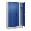 C+P Spind Classic PLUS, 4 Abteile, lichtgrau / enzianblau, B 1200 mm, mit Bodensockel, Drehriegel, Trennwand mittig