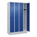 C+P Spind Classic PLUS, 4 Abteile, lichtgrau / enzianblau, B 1200 mm, mit Bodensockel, Drehriegel