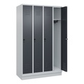 C+P Spind Classic PLUS, 4 Abteile, lichtgrau / grau, B 1200 mm, mit Bodensockel, Drehriegel