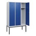 C+P Spind Classic PLUS, Gestell, 3 Abteile, HxBxT 1.950 x 1.200 x 500 mm, lichtgrau, enzianblau, Zylinderschloss, ohne Mitteltrennwand