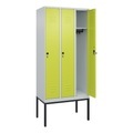 C+P Spind Classic PLUS, Gestell, 3 Abteile, HxBxT 2.120 x 900 x 500 mm, lichtgrau, clowngrün, für Vorhängeschloss, ohne Mitteltrennwand