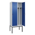 C+P Spind Classic PLUS, Gestell, 2 Abteile, HxBxT 2.120 x 800 x 500 mm, lichtgrau, enzianblau, für Vorhängeschloss, mit Mitteltrennwand