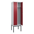 C+P Spind Classic PLUS, Gestell, 2 Abteile, HxBxT 2.120 x 600 x 500 mm, lichtgrau, rubinrot, Zylinderschloss, mit Mitteltrennwand