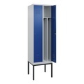 C+P Spind Classic PLUS, Gestell, 2 Abteile, HxBxT 2.120 x 600 x 500 mm, lichtgrau, enzianblau, Zylinderschloss, mit Mitteltrennwand
