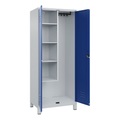 C+P Putzmittelspind Classic PLUS, 1 Abteil, Trennwand mittig, verkürzt, lichtgrau / enzianblau, B 800 mm, mit Füßen, Zylinderschloss