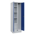 C+P Putzmittelspind Classic PLUS, 1 Abteil, Trennwand mittig, verkürzt, lichtgrau / enzianblau, B 600 mm, mit Bodensockel, Drehriegel