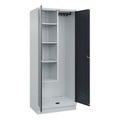 C+P Putzmittelspind Classic PLUS, 1 Abteil, Trennwand mittig, verkürzt, lichtgrau / grau, B 800 mm, mit Bodensockel, Drehriegel