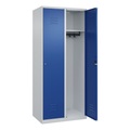 C+P Spind Classic PLUS, 2 Abteile, lichtgrau / enzianblau, B 800 mm, mit Bodengleitern, Zylinderschloss