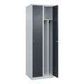 C+P Spind Classic PLUS, 2 Abteile, lichtgrau / grau, B 600 mm, mit Bodengleitern, Zylinderschloss, Trennwand mittig