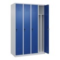 C+P Spind Classic PLUS, 4 Abteile, lichtgrau / enzianblau, B 1200 mm, mit Bodengleitern, Drehriegel, Trennwand mittig
