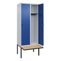 C+P Spind Classic PLUS Sitzbank, 2 Abteile, lichtgrau / enzianblau, B 800 mm, Sicherheits-Drehriegel, auskragend, Buche-Hartholz