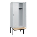 C+P Spind Classic PLUS Sitzbank, 2 Abteile, lichtgrau, B 800 mm, Sicherheits-Drehriegel, auskragend, Buche-Hartholz