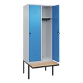 C+P Spind Classic PLUS Sitzbank, 2 Abteile, lichtgrau / lichtblau, B 800 mm, Sicherheits-Drehriegel, auskragend, Buche-Hartholz