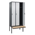 C+P Spind Classic PLUS, 3 Abteile, HxBxT 2.120 x 900 x 815 mm, für Vorhängeschloss, auskragende Bank aus Buche, anthrazitgrau, lichtgrau