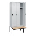 C+P Spind Classic PLUS Sitzbank, 3 Abteile, lichtgrau, B 900 mm, Sicherheits-Drehriegel, auskragend, Buche-Hartholz