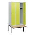 C+P Spind Classic PLUS, 3 Abteile, HxBxT 1.950 x 900 x 815 mm, Zylinderschloss, auskragende Bank aus Buche, lichtgrau, clowngrün