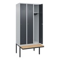 C+P Spind Classic PLUS Sitzbank, 3 Abteile, lichtgrau / grau, B 900 mm, Zylinderschloss, auskragend, Buche-Hartholz