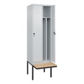 C+P Spind Classic PLUS Sitzbank, 2 Abteile, mittig, lichtgrau, B 600 mm, Sicherheits-Drehriegel, auskragend, Buche-Hartholz