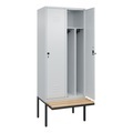 C+P Spind Classic PLUS Sitzbank, 2 Abteile, mittig, lichtgrau, B 800 mm, Sicherheits-Drehriegel, auskragend, Buche-Hartholz