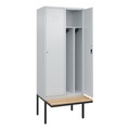 C+P Spind Classic PLUS Sitzbank, 2 Abteile, mittig, lichtgrau, B 800 mm, Zylinderschloss, auskragend, Buche-Hartholz