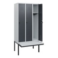 C+P Spind Classic PLUS, 3 Abteile, HxBxT 1.950 x 900 x 815 mm, für Vorhängeschloss, auskragende Bank aus Kunststoff, lichtgrau, anthrazitgrau