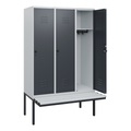 C+P Spind Classic PLUS, 3 Abteile, HxBxT 1.950 x 1.200 x 815 mm, für Vorhängeschloss, auskragende Bank aus Kunststoff, lichtgrau, anthrazitgrau