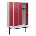 C+P Spind Classic PLUS, 4 Abteile, HxBxT 1.950 x 1.200 x 815 mm, für Vorhängeschloss, auskragende Bank aus Kunststoff, lichtgrau, rubinrot