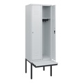 C+P Spind Classic PLUS, 2 Abteile, HxBxT 1.950 x 600 x 815 mm, Zylinderschloss, auskragende Bank aus Kunststoff, lichtgrau, lichtgrau