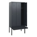 C+P Spind Classic PLUS, 3 Abteile, HxBxT 1.950 x 900 x 815 mm, Zylinderschloss, auskragende Bank aus Kunststoff, anthrazitgrau, anthrazitgrau