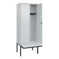 C+P Spind Classic PLUS Sitzbank, 2 Abteile, lichtgrau, B 800 mm, Zylinderschloss, auskragend, Kunststoff